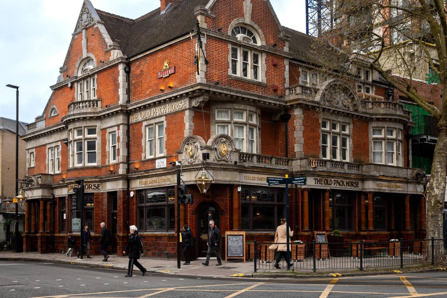 Discover Chiswick’s Historic Pubs Unveiling Stories of the Past